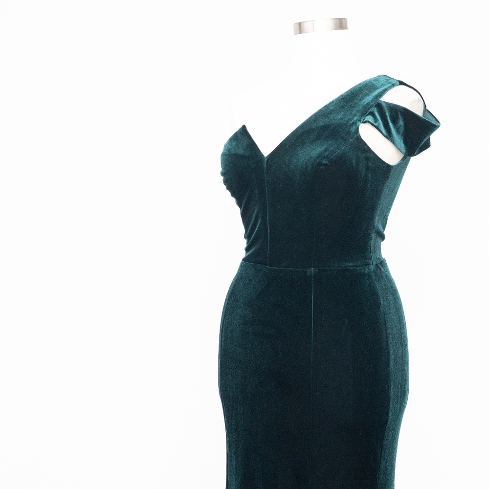 Betsy &‎ Adam | New! Ella long velvet one shoulder gown - Picture 6 of 12